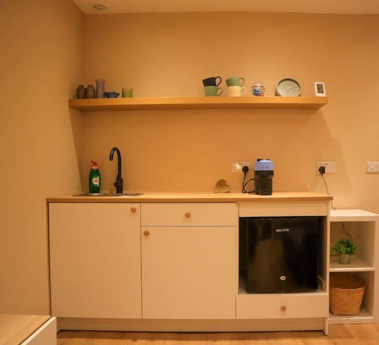 Modern Studio Apartment In Cashel Cashel  Eksteriør billede